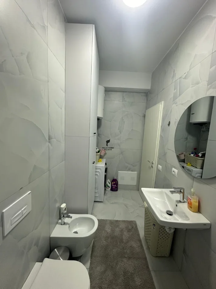 Tirane, jepet me qera apartament 1+1 Kati 1, 60 m² 350 € (ALI DEMI)