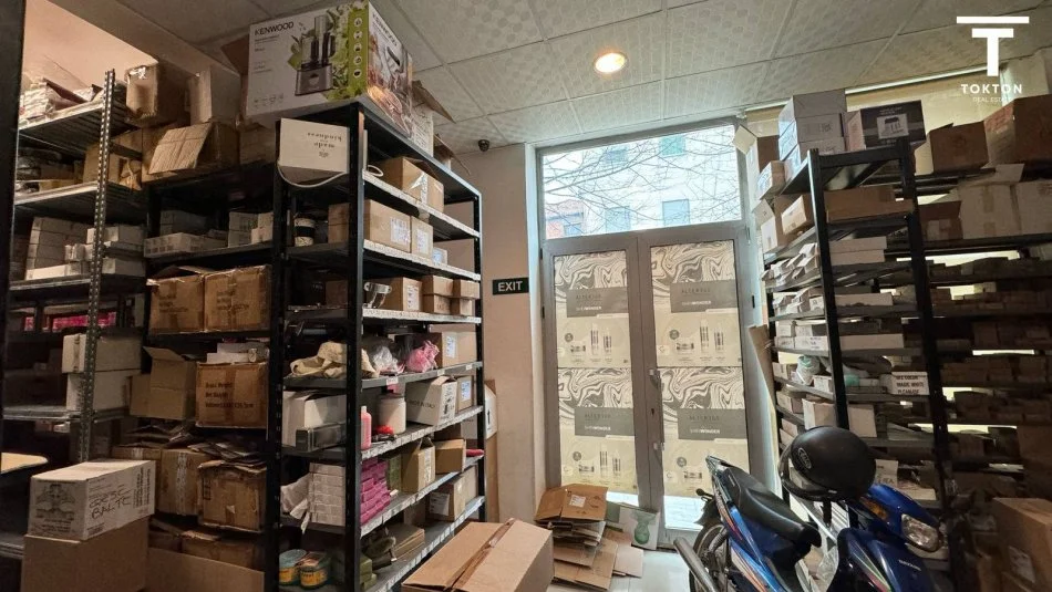 Tirane, shitet ambjent biznesi Kati 0, 204 m² 592.760 € (Siri Kodra)