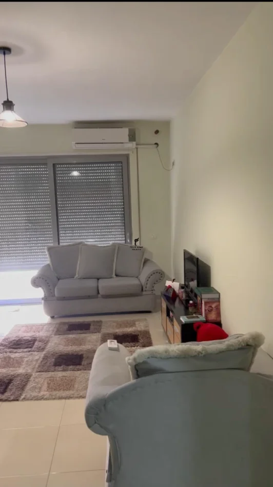 Tirane, jepet me qera apartament 1+1 Kati 4, 78 m² 600 € (KOMUNA E PARISIT)