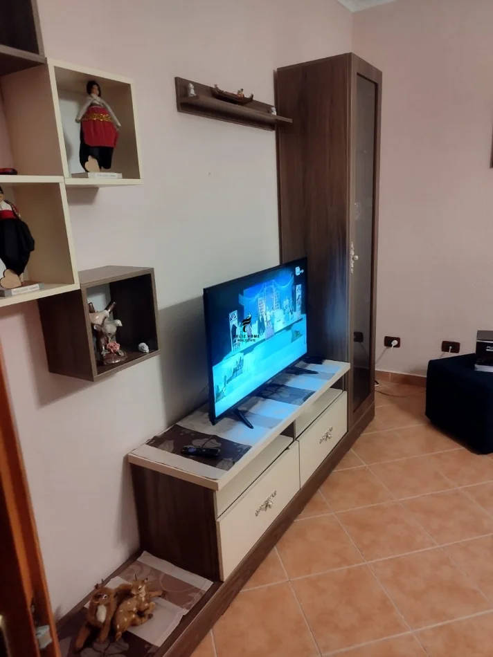 Tirane, jepet me qera apartament 3+1 Kati 2, 220 m² 700 € (KODRA E PRIFTIT)