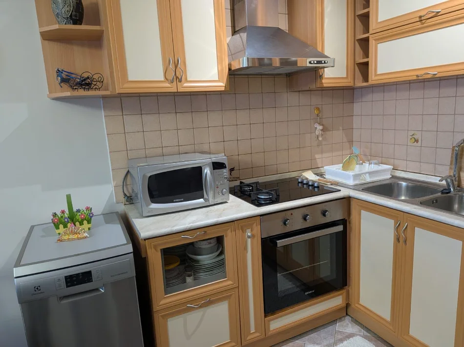 Tirane, jepet me qera apartament 1+1 Kati 10, 70 m² 600 € (RRUGA E ELBASANIT)