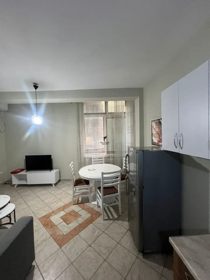 Tirane, jepet me qera apartament 1+1 Kati 2, 65 m² 450 € (RRUGA E KAVAJES)