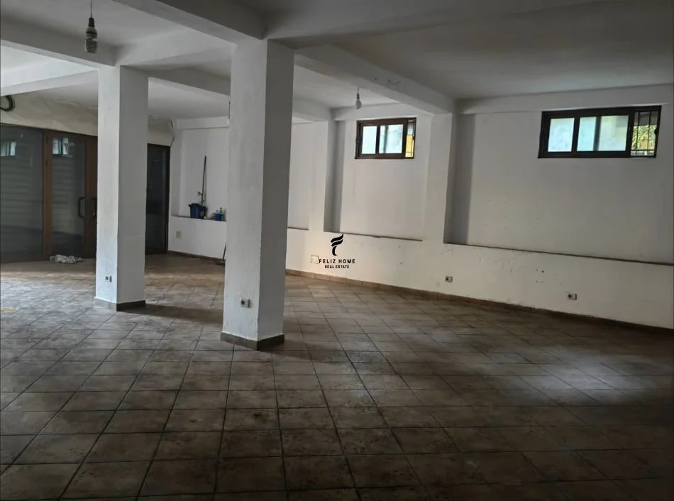 Tirane, jepet me qera magazine Kati 0, 100 m² 520 € (OXHAKU)