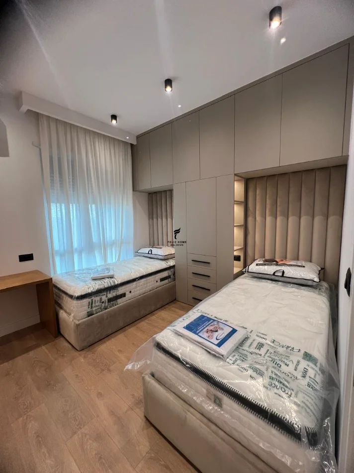 Tirane, jepet me qera apartament 2+1 Kati 1, 87 m² 1.000 € (PORCELAN)