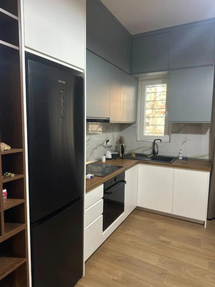 Tirane, jepet me qera apartament 2+1 Kati 2, 90 m² 1.000 € (PAZARI I RI)