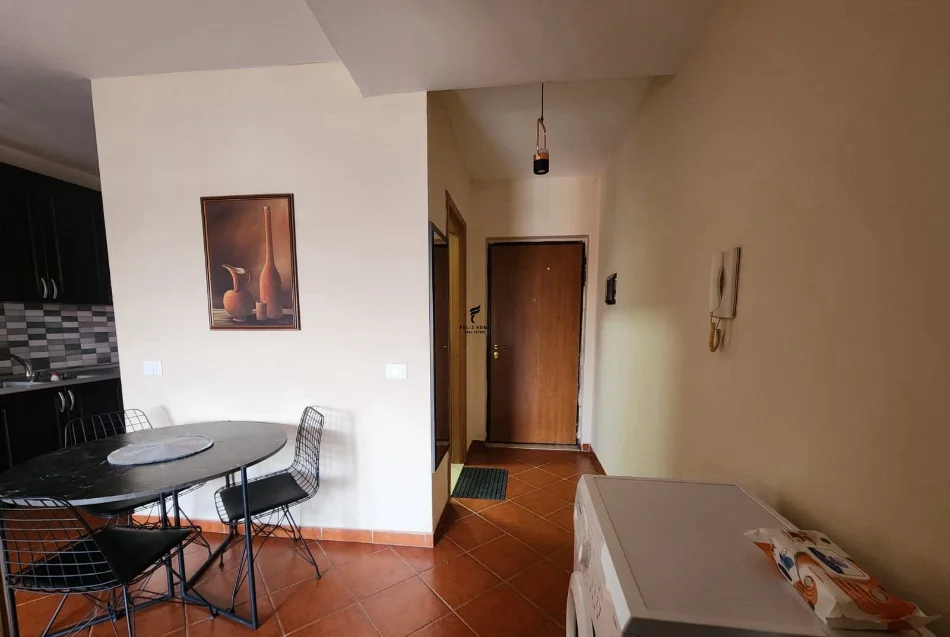 Tirane, jepet me qera apartament 1+1 Kati 9, 60 m² 450 € (RRUGA E KAVAJES)