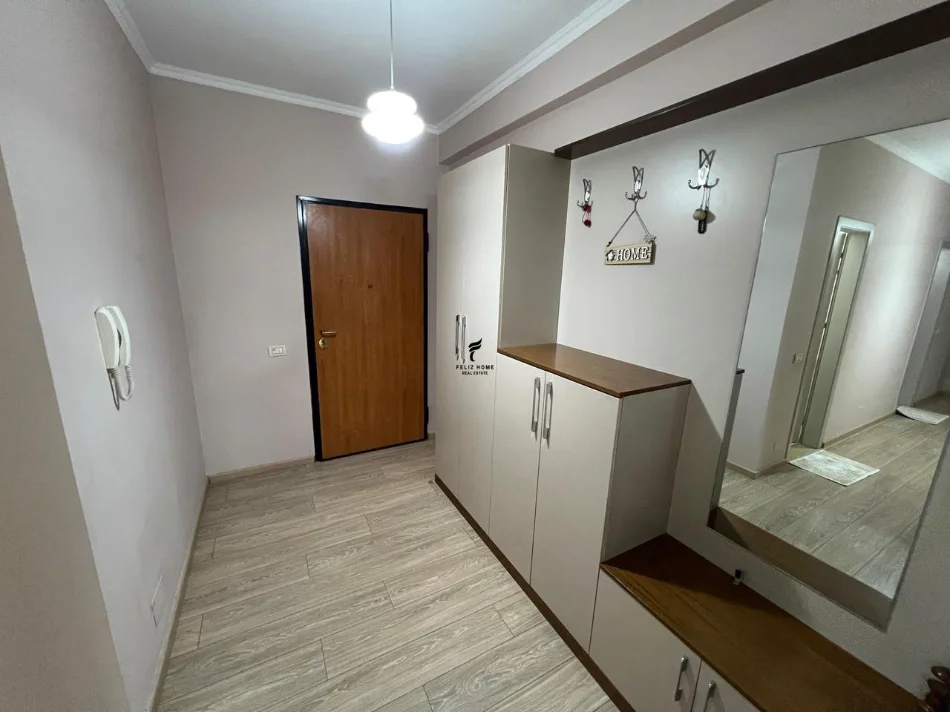 Tirane, jepet me qera apartament 2+1 , 106 m² 550 € (ASTIR)