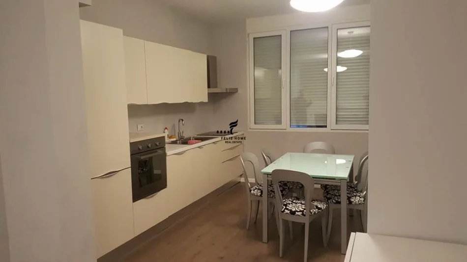 Tirane, jepet me qera apartament 1+1 Kati 3, 80 m² 950 € (BLLOKU)