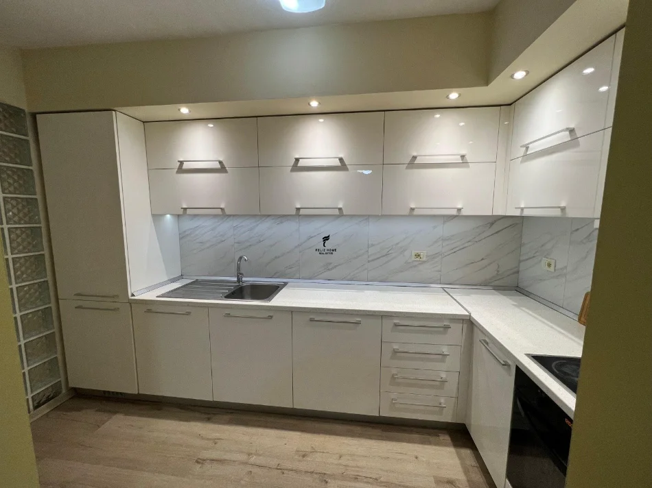 Tirane, jepet me qera apartament 3+1 Kati 2, 120 m² 600 € (LAPRAKE)
