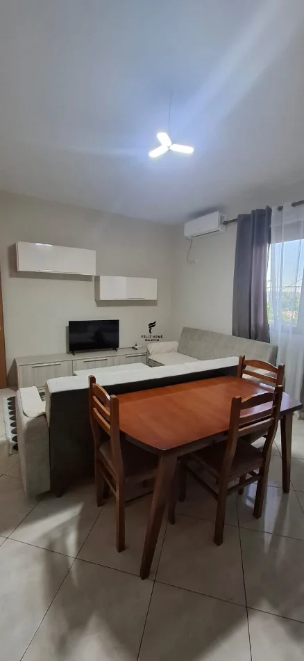 Tirane, jepet me qera apartament 1+1 Kati 3, 65 m² 400 € (LAPRAKE)