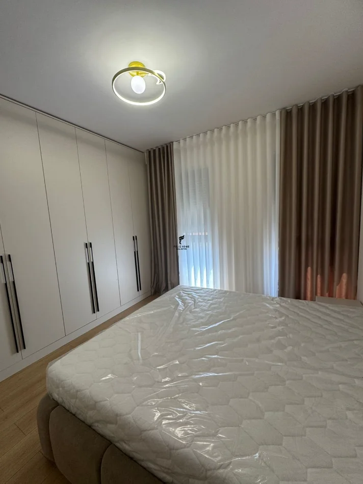 Tirane, jepet me qera apartament 1+1 Kati 4, 68 m² 700 € (BULEVARDI I RI)