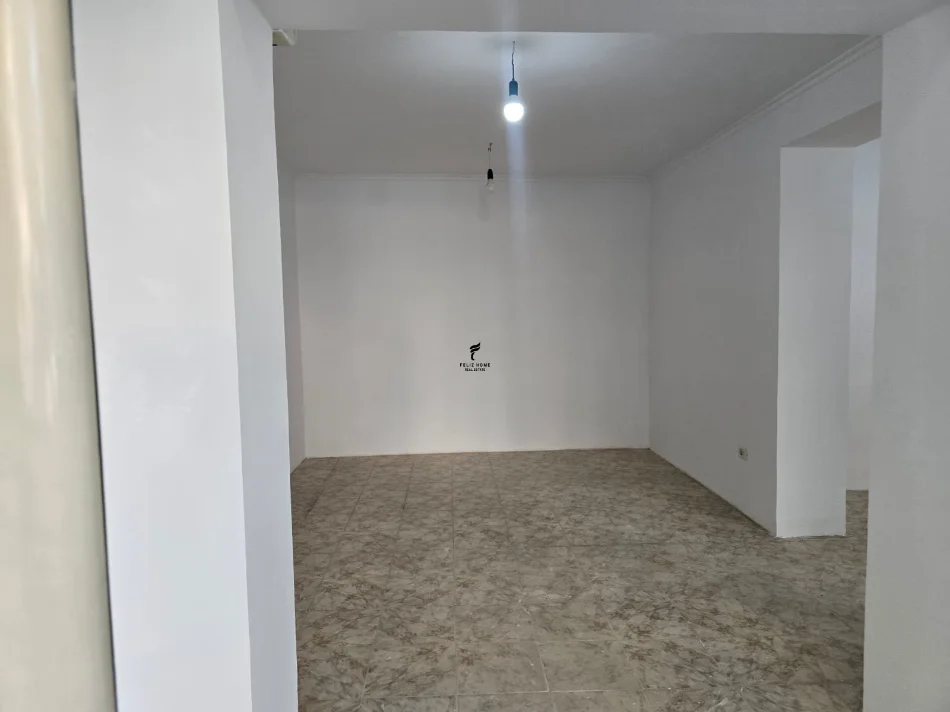 Tirane, jepet me qera dyqan Kati 0, 64 m² 195.000 € (RRUGA E KAVAJES)