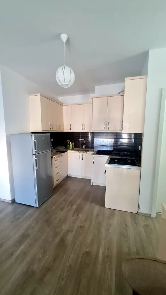 Tirane, jepet me qera apartament 2+1 Kati 5, 100 m² 500 € (SIRI KODRA)