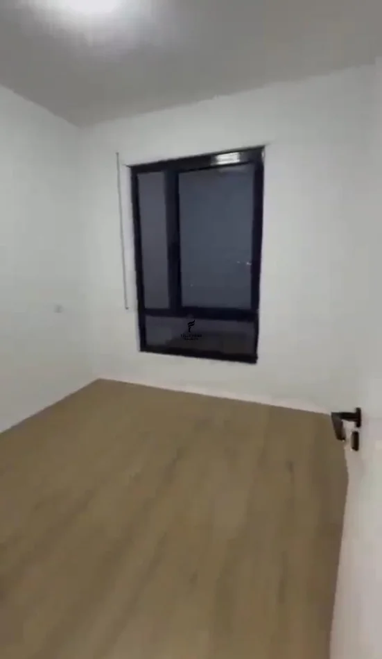 Tirane, jepet me qera zyre Kati 4, 115 m² 700 € (5 MAJI)