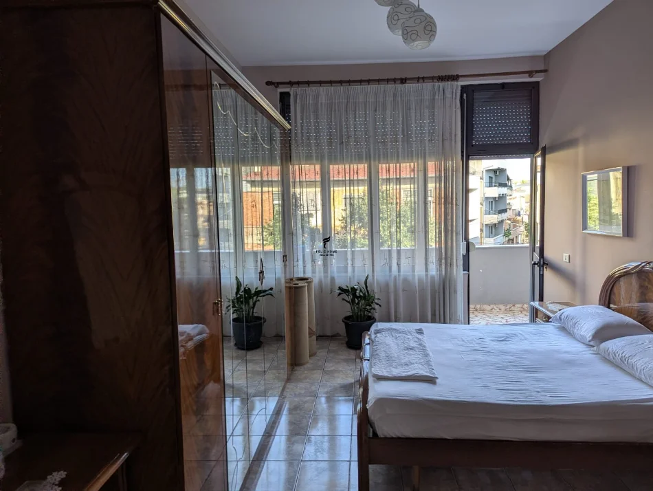 Tirane, jepet me qera apartament 3+1 Kati 3, 150 m² 1.500 € (RRUGA E DIBRES)