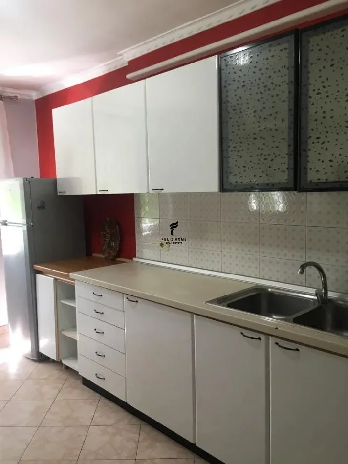 Tirane, jepet me qera apartament 2+1 Kati 4, 76 m² 600 € (RRUGA E ELBASANIT)