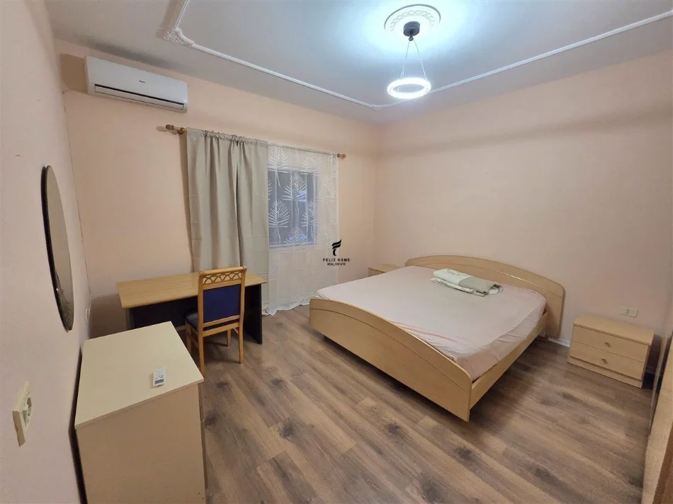Tirane, jepet me qera apartament 3+1 Kati 2, 169 m² 800 € (FUSHA E AVIACIONIT)