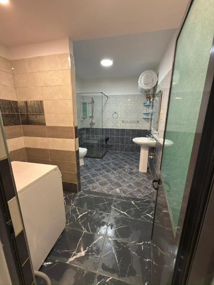 Tirane, jepet me qera apartament 1+1 Kati 1, 65 m² 500 € (ASTIR)