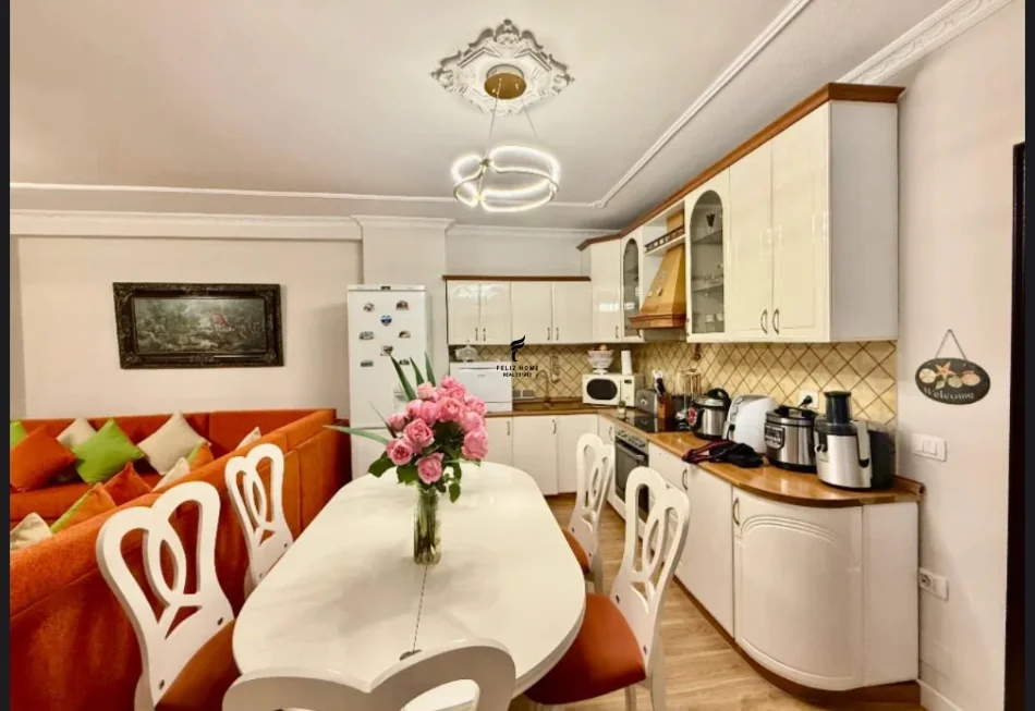 Tirane, jepet me qera apartament 2+1 Kati 2, 100 m² 1.000 € (KOMUNA E PARISIT)
