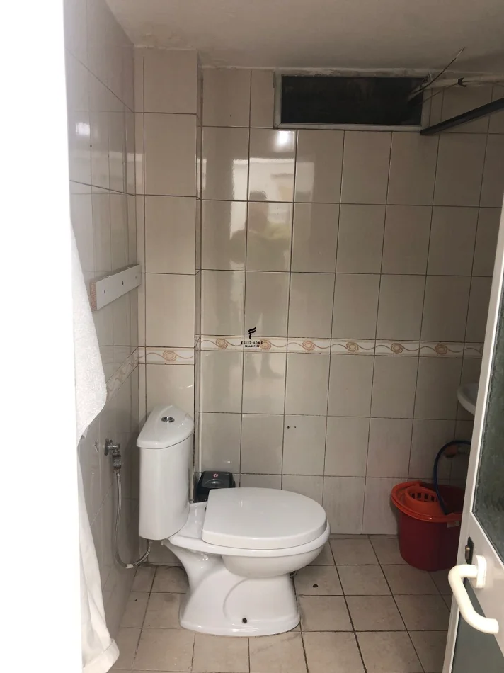 Tirane, jepet me qera dyqan Kati 0, 45 m² 1.500 € (MYSLYM SHYRI)