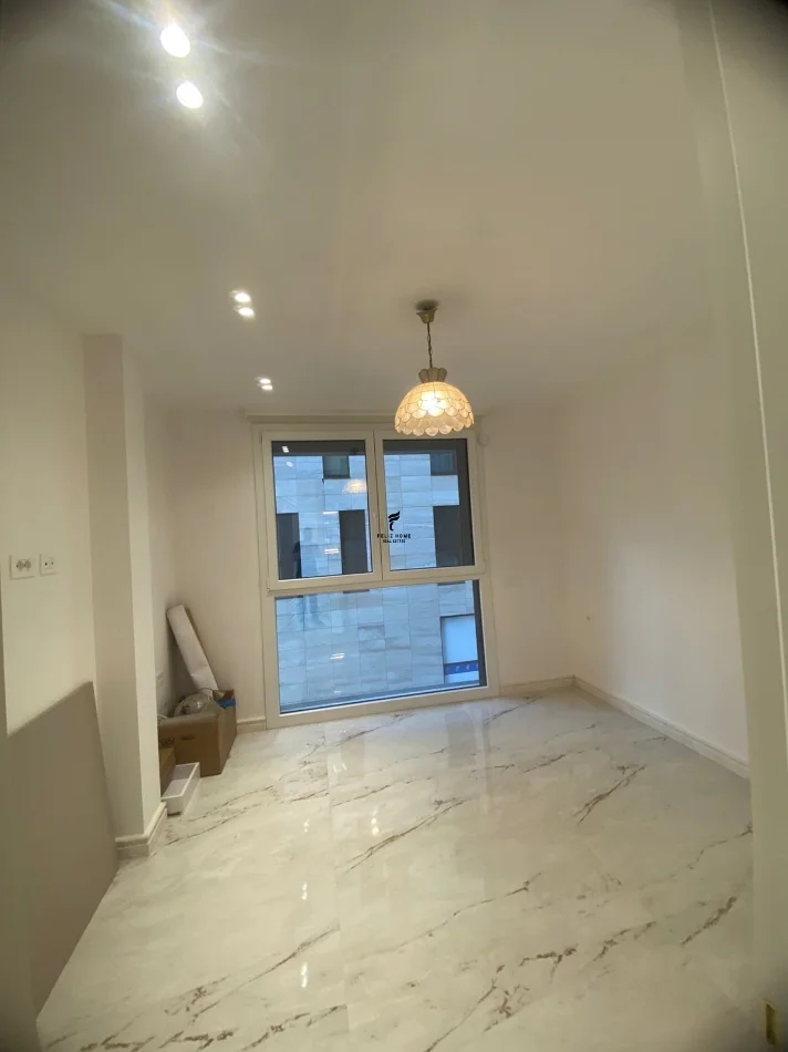 Tirane, jepet me qera zyre Kati 1, 93 m² 1.400 € (LIQENI I THATE)