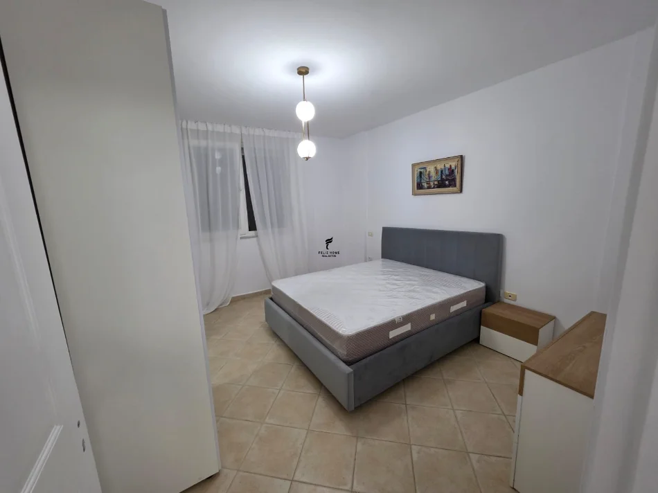 Tirane, jepet me qera apartament 1+1 Kati 4, 65 m² 650 € (ISH EKSPOZITA)