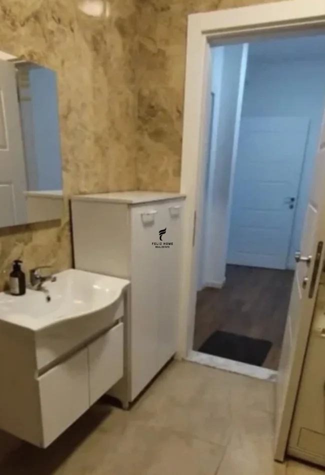 Tirane, jepet me qera apartament 1+1 Kati 4, 65 m² 400 € (ISH PARKU)