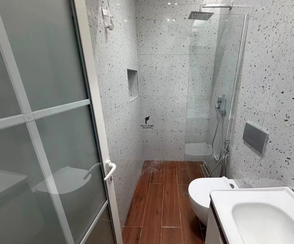Tirane, shitet apartament 1+1 Kati 4, 60 m² 163.000 € (PAZARI I RI)