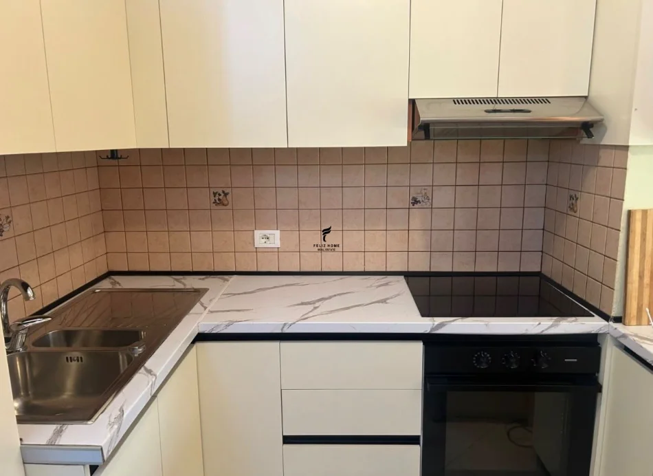 Tirane, jepet me qera apartament 2+1 Kati 4, 100 m² 600 € (21 DHJETORI)