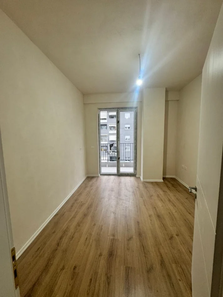 Tirane, shitet apartament 3+1 Kati 5, 125 m² 375.000 € (KOMUNA E PARISIT)