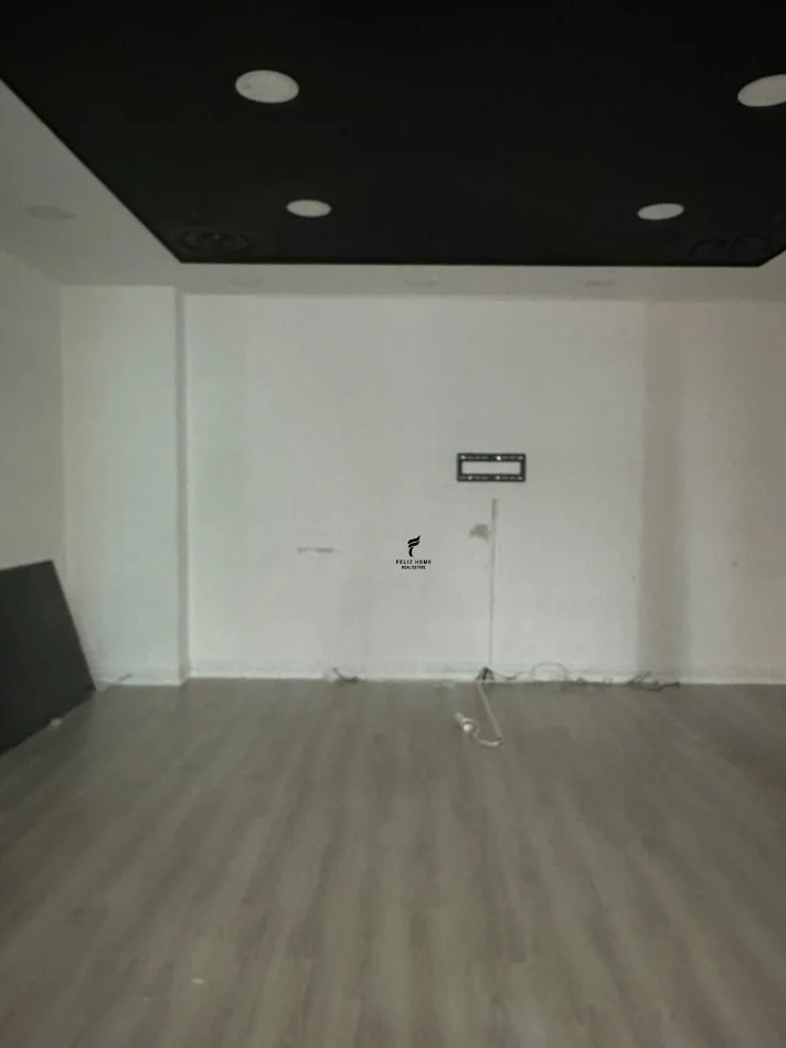Tirane, jepet me qera zyre Kati 2, 50 m² 800 € (RRUGA E ELBASANIT)