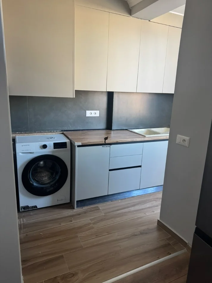 Tirane, jepet me qera apartament 1+1 Kati 6, 50 m² 650 € (VASIL SHANTO)