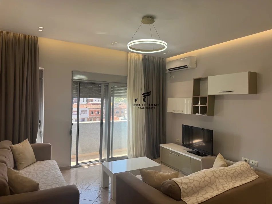 Tirane, jepet me qera apartament 2+1 Kati 5, 90 m² 500 € (SHKOLLA E BASHKUAR)