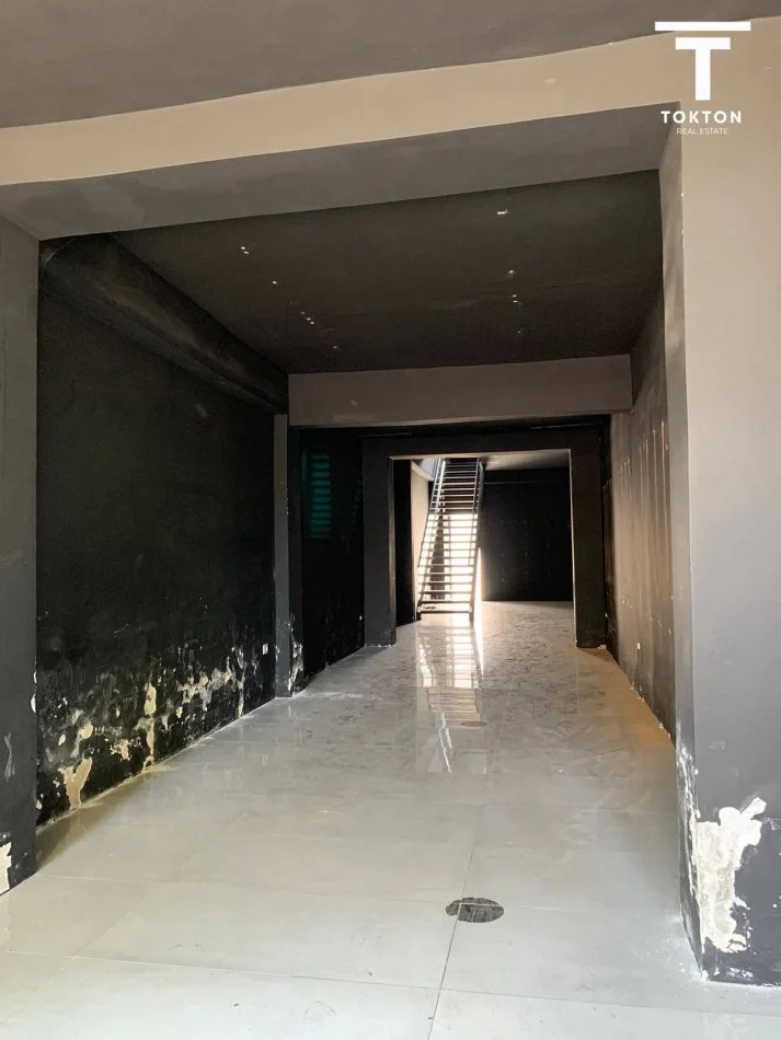 Tirane, jepet me qera ambjent biznesi Kati 0, 280 m² 7.000 € (Bllok)