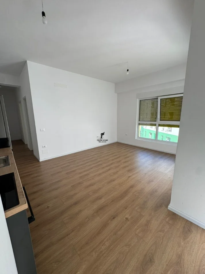 Tirane, jepet me qera zyre Kati 7, 65 m² 300 € (ALI DEMI)