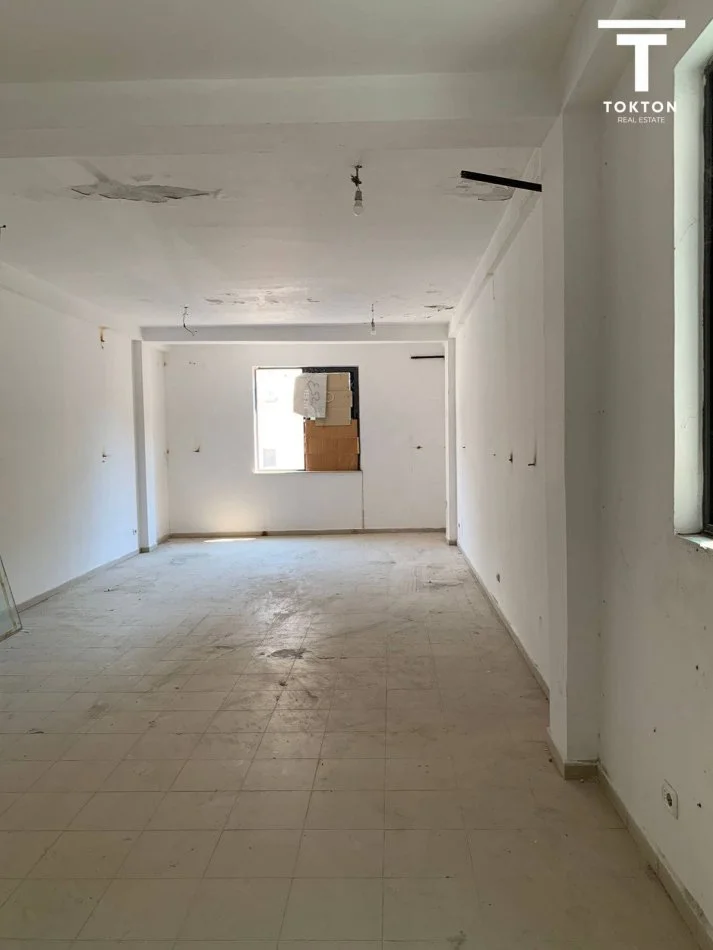Tirane, jepet me qera ambjent biznesi Kati 0, 280 m² 7.000 € (Bllok)