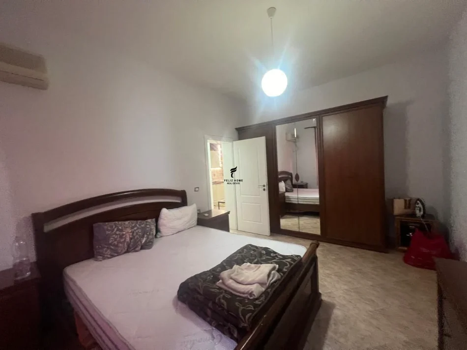Tirane, jepet me qera apartament 3+1 Kati 4, 95 m² 750 € (VASIL SHANTO)