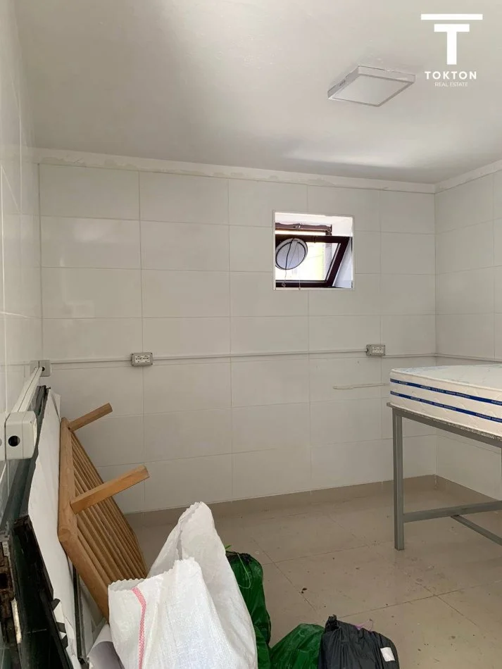 Tirane, jepet me qera dyqan Kati 0, 26 m² 500 € (bllok)