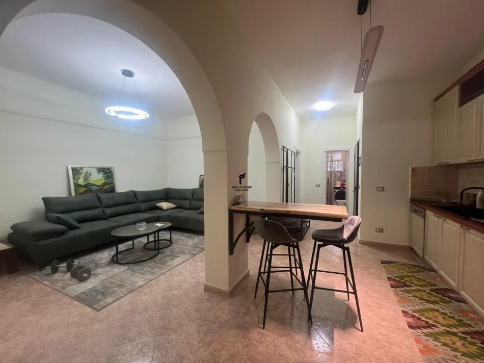 Tirane, jepet me qera apartament 3+1 Kati 4, 95 m² 750 € (VASIL SHANTO)