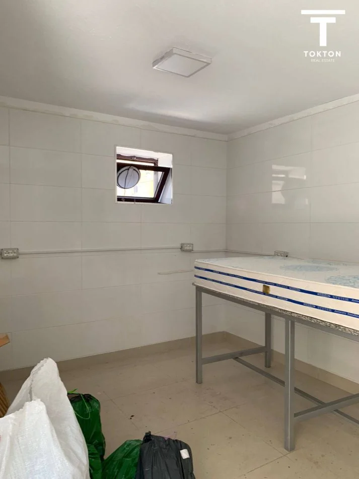 Tirane, jepet me qera dyqan Kati 0, 26 m² 500 € (bllok)