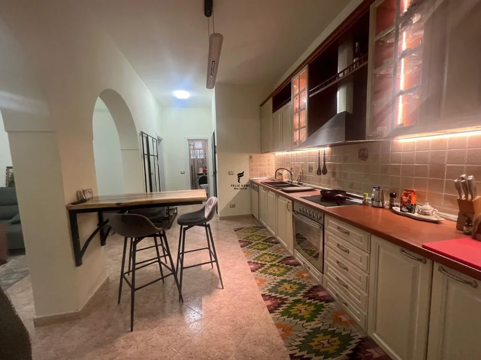 Tirane, jepet me qera apartament 3+1 Kati 4, 95 m² 750 € (VASIL SHANTO)
