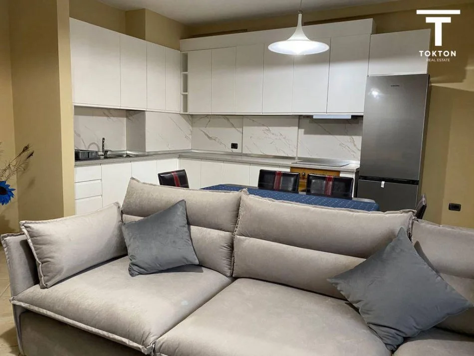 Shqiperi, jepet me qera apartament 2+1 Kati 10, 103 m² 900 € (Prokuroria e Pergjithshme)