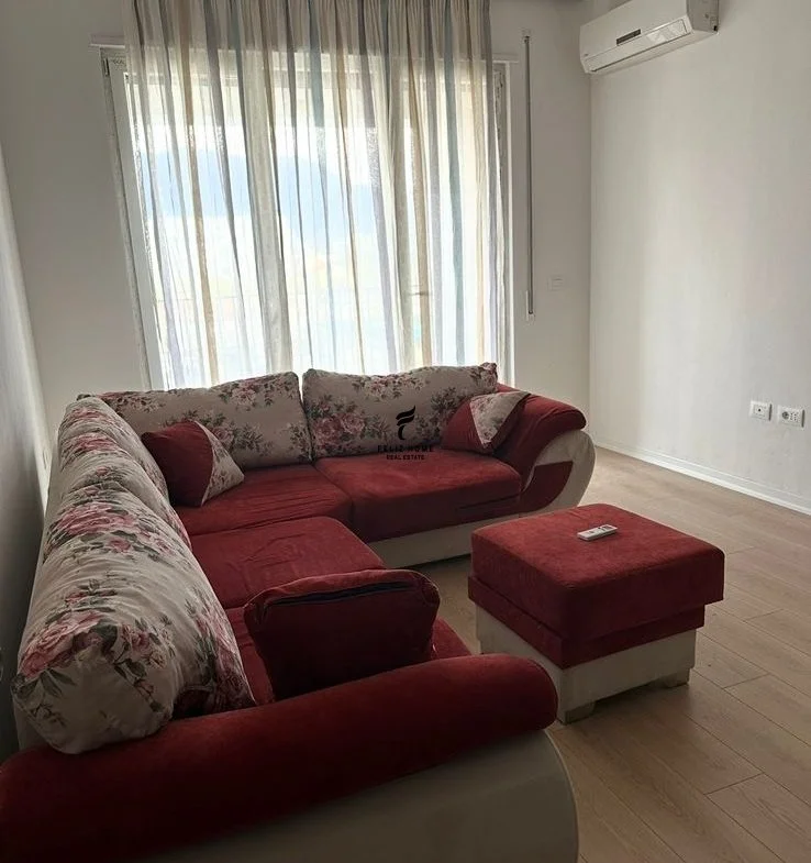 Tirane, jepet me qera apartament 2+1 Kati 4, 100 m² 500 € (5 MAJI)