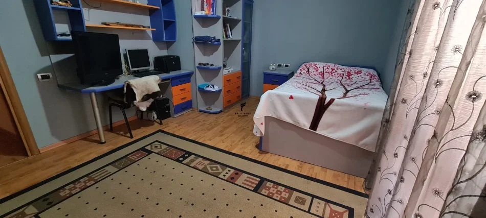 Tirane, jepet me qera Vile , 420 m² 4.000 € (MYSLYM SHYRI)