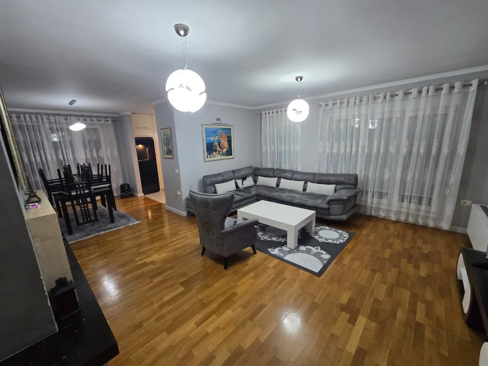 Tirane, shitet apartament 3+1 Kati 7, 140 m² 350.000 € (21 DHJETORI)