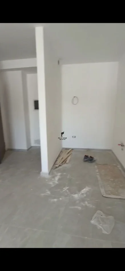 Tirane, jepet me qera zyre Kati 1, 94 m² 800 € (LAPRAKE)