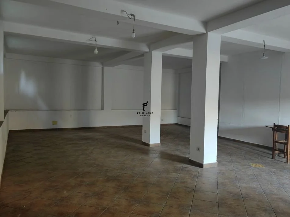 Tirane, jepet me qera magazine Kati 0, 100 m² 520 € (OXHAKU)