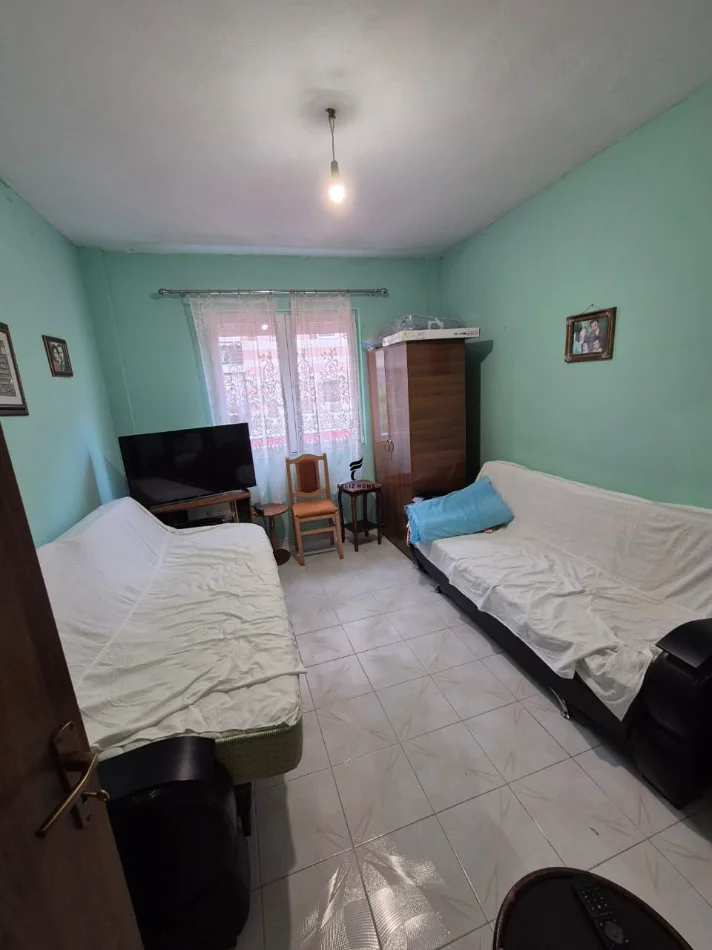 Tirane, jepet me qera apartament 2+1 Kati 2, 105 m² 600 € (KOMUNA E PARISIT)
