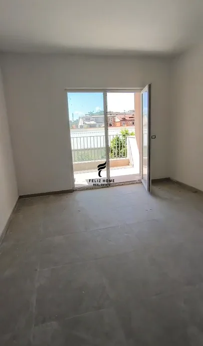 Tirane, jepet me qera apartament 2+1 Kati 1, 94 m² 800 € (LAPRAKE)