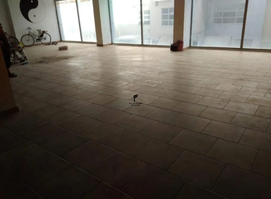 Tirane, jepet me qera zyre Kati 1, 150 m² 700 € (ASTIR)